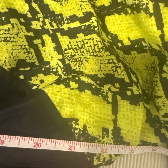 New Look Sport Black Neon Snake Print Cropped Windbreaker – M - Picture 5 of 9